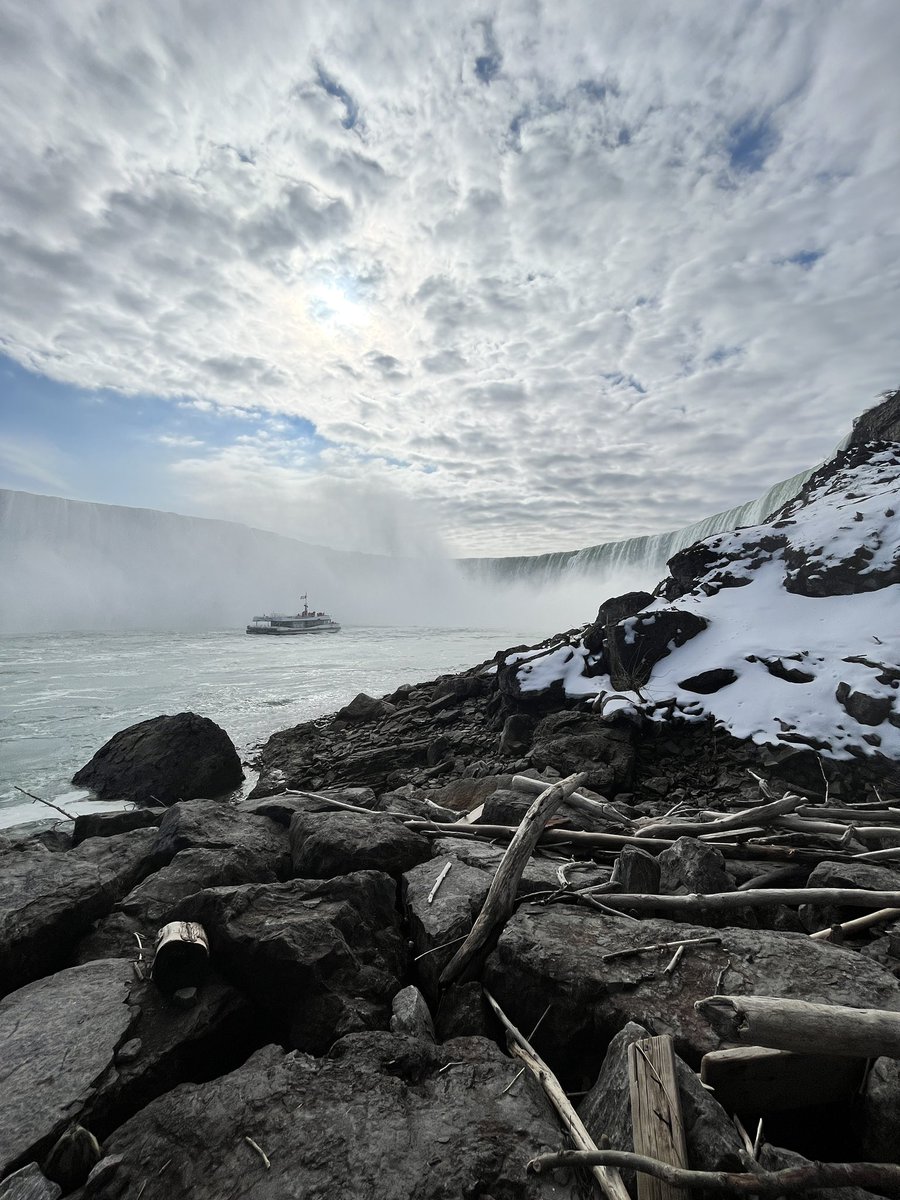 munrogeography's tweet photo. Today marked the earliest date ever that boats have run at Niagara. Still canโt bring myself to call it Hornblower Cruises. #MaidoftheMist #NiagaraFalls #weirdwinter https://t.co/Kk1FegTaFn