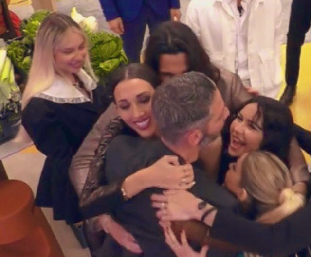 heart_kandrakar's tweet photo. SPARTANI BISOGNA UNIRSI!
tutti i fandom si uniscano per far diventare Giaele la terza finalista
CI DOBBIAMO IMPEGNARE COME PAZZI!
#gfvip #oriele #orianistas #incorvassi #onestini #ThePisis #gioiellers #luvana #bebestini #OMGFVIP #omg #orgia https://t.co/T5XtDxOcvF