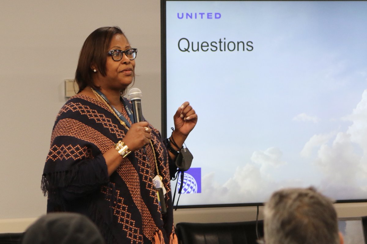 Thanks to the amazing @United workers at @Dulles_Airport for attending our Town Hall today! Last month, we delivered: ✅A record-high STAR performance ✅The highest MST success flight rate (quick turn flights) ✅The lowest missed bag rate in the system ✅A 99% completion rate