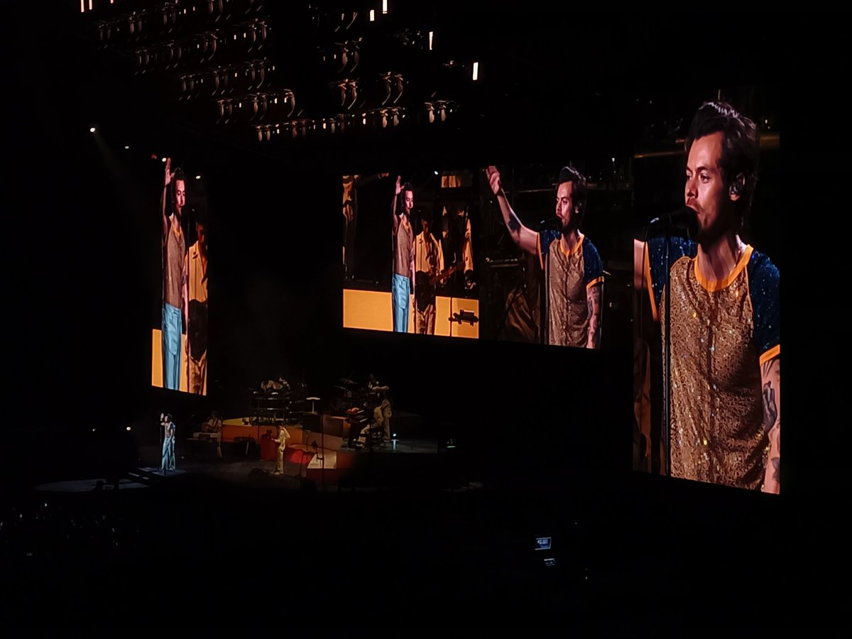 Aianpat's tweet photo. Home is where Harry's House is. β¨π
@Harry_Styles #LoveOnTourPH ππ΅π
03.14.23
#HarryStylesinPH
#HSLOTPH
#HSLOT2023 https://t.co/B9jj7jM9kC