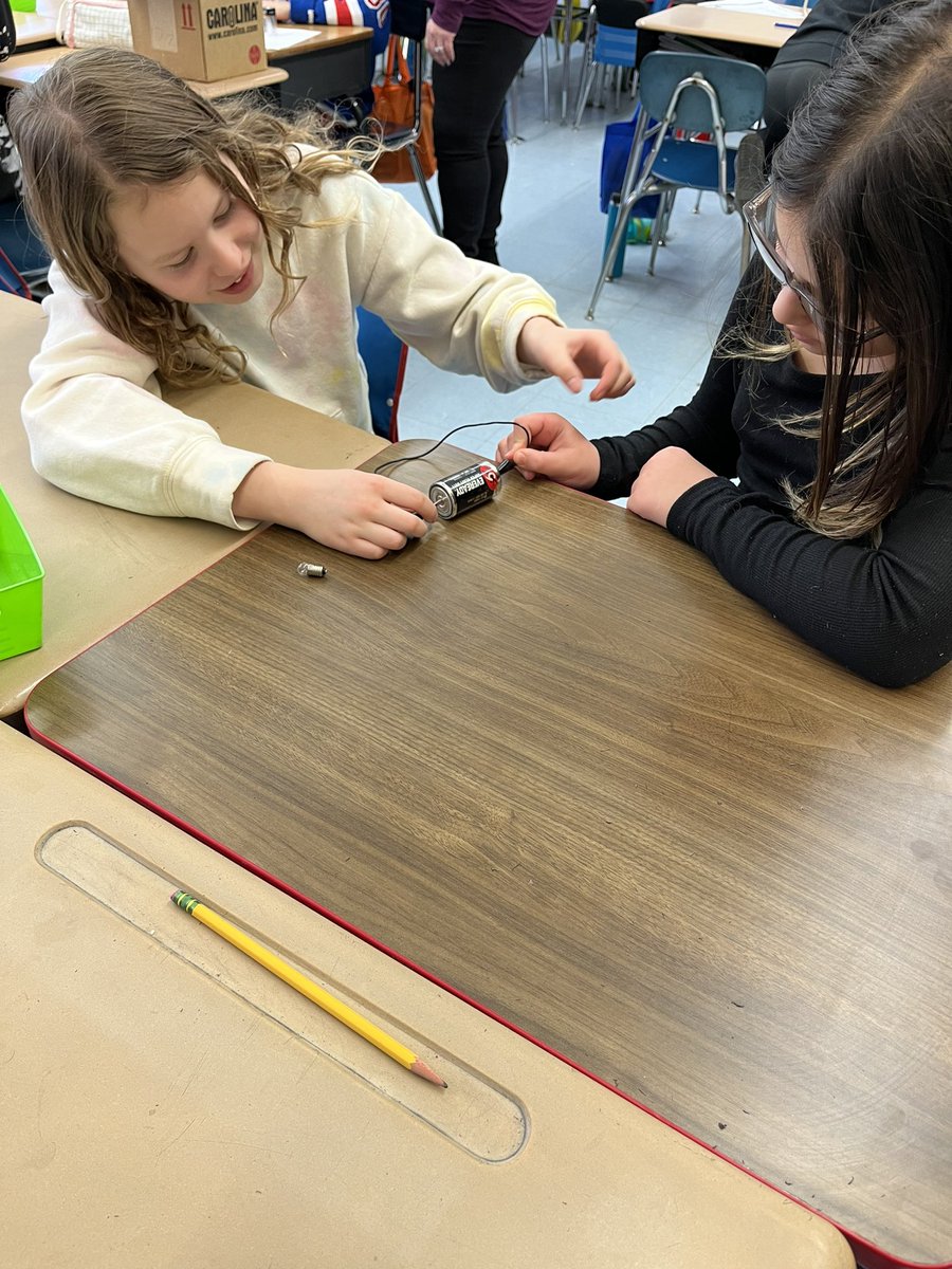 rothmancamp's tweet photo. Making the light bulb light!!@rothmancamp @CampAvePride https://t.co/3zNH42euLN