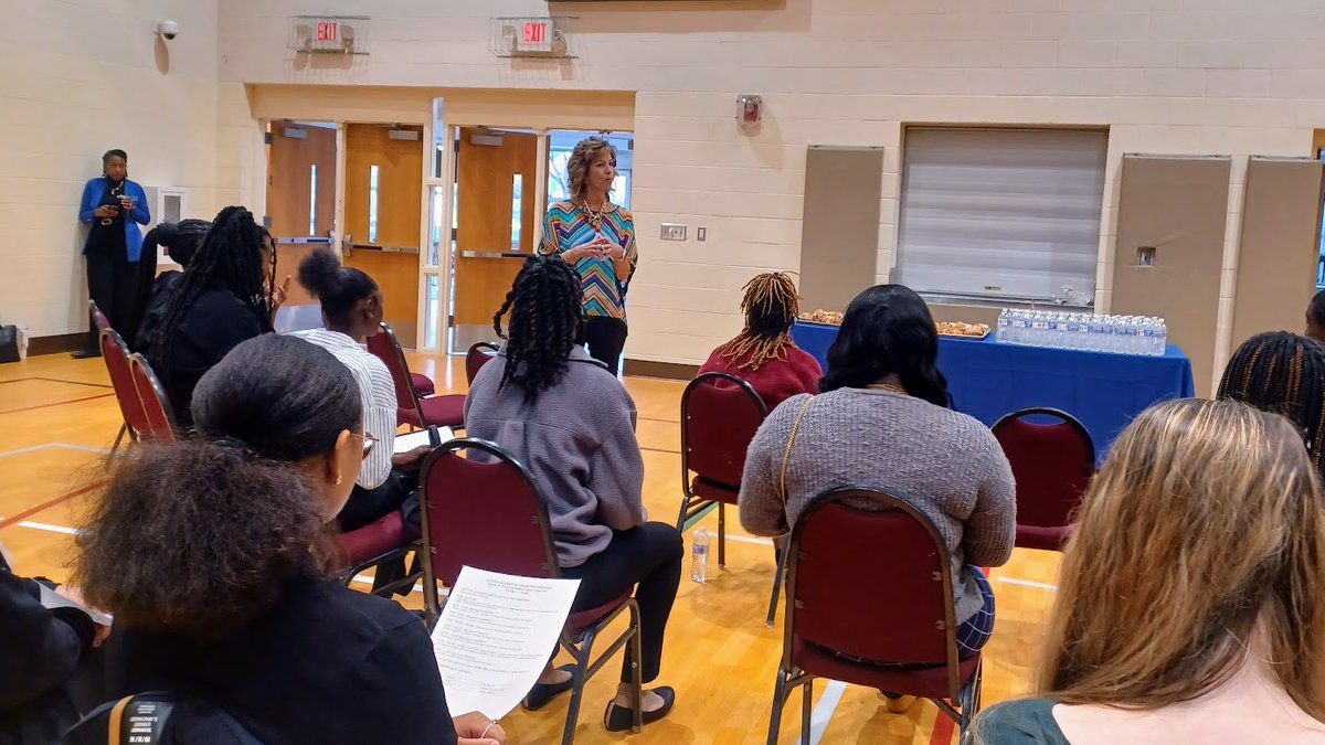 sghscareerserv's tweet photo. What a great learning experience for our @SouthGarnerHS and @Garner_HS students. Garner's Career Prep Program was a huge success. Nothing but positive comments and feedback from the both students and volunteers. Thanks @GMHSCareerServ for the partnership #garnercollaboration. https://t.co/fGeSIDh4Ff