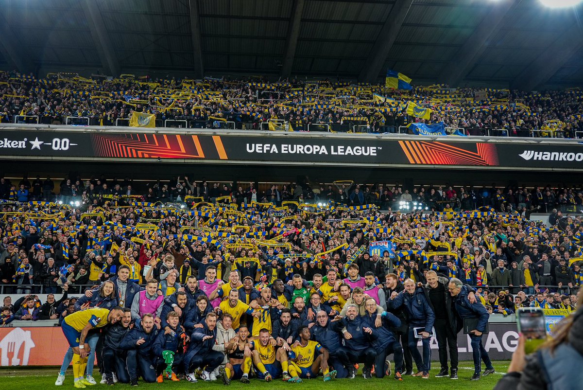 UnionStGilloise's tweet photo. Tous ensemble en quarts de finale ! 🤩💛💙 https://t.co/KOBPGQDAVf