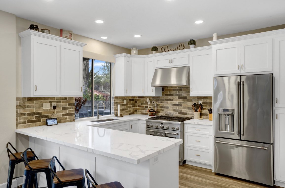 haleypriebe's tweet photo. My new listing in Murrieta, CA 

Beautiful 3 bed/ 2.5 with resort style back yard, commercial style appliances, walk in pantry and patio deck off master with privacy shades! 

Let me know if you interested or looking to buy/ sell a home 🏠 https://t.co/M88dB5LGZX