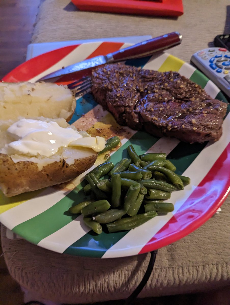 The171Hitman's tweet image. I tried some steaks in the cast iron skillet today. Seasoned with Kinder the blend and butter. We also had green beans and shared a baked potato it was great. #kitchenWork