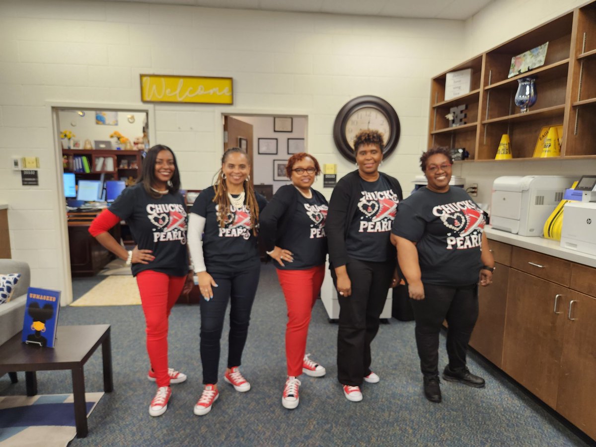 KindraTukes's tweet photo. Celebrating the women of ELHS today with our "chucks and pearls" #HERstory #WomensHistoryMonth @ELHS_HCS @DrKeshaJones1 @RWilliams_EDS @ELHSIPLL @iamelishamyra @FCulverson @FifiHarris5 @RiceZabra https://t.co/sgGXqctKWc