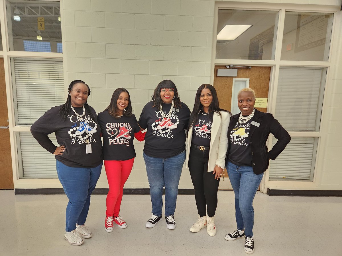 KindraTukes's tweet photo. Celebrating the women of ELHS today with our "chucks and pearls" #HERstory #WomensHistoryMonth @ELHS_HCS @DrKeshaJones1 @RWilliams_EDS @ELHSIPLL @iamelishamyra @FCulverson @FifiHarris5 @RiceZabra https://t.co/sgGXqctKWc