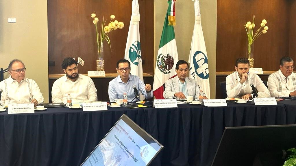 Durante la sesión del #ConsejoConsultivo en #Yucatán, el director general de <a href="/bancomext/">Bancomext</a> y <a href="/NafinOficial/">Nacional Financiera</a>, destacó la importancia de aprovechar las oportunidades que ofrece el #Nearshoring.

#AliadosFinancieros2023