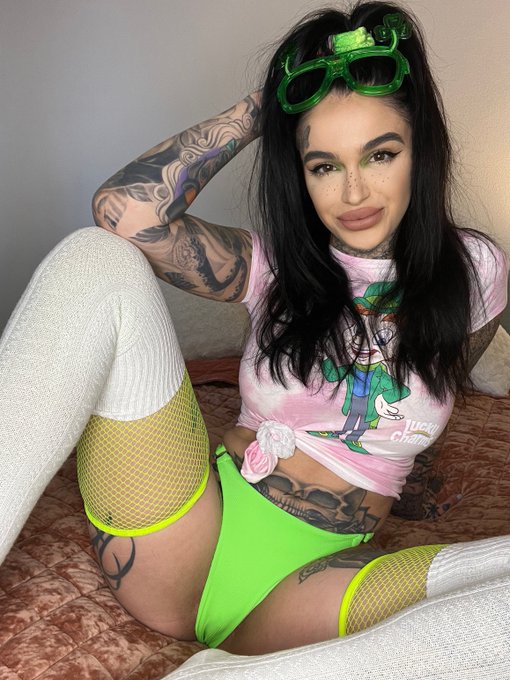 My site is FREE for St. Patrick&rsquo;s day! 🍀 https://t.co/HecgPOjIRE