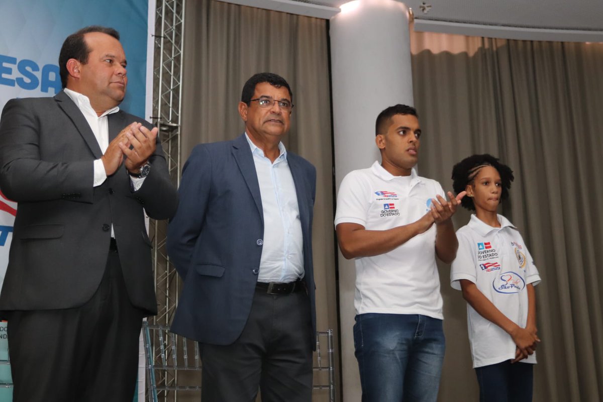 Davidson65's tweet photo. Nós entregamos essa noite o prêmio "Empresa Amiga do Esporte" para empresas que investiram no esporte baiano por meio do #FazAtleta.O evento contou com  presenças como a secretária Nacional de Esporte de Alto Desempenho, @martasobral, o vice-governador Geraldo Júnior. https://t.co/leE3wHrmki