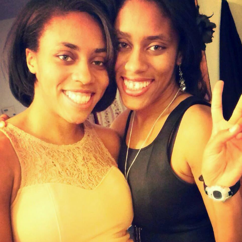LisaRayCol's tweet photo. Happy belated Birthday to my beloved Little sister! 💕💕💕 (in case you can’t tell us apart, she’s the one in the yellow dress 😜) @leac92 https://t.co/Wwg8FvckpK