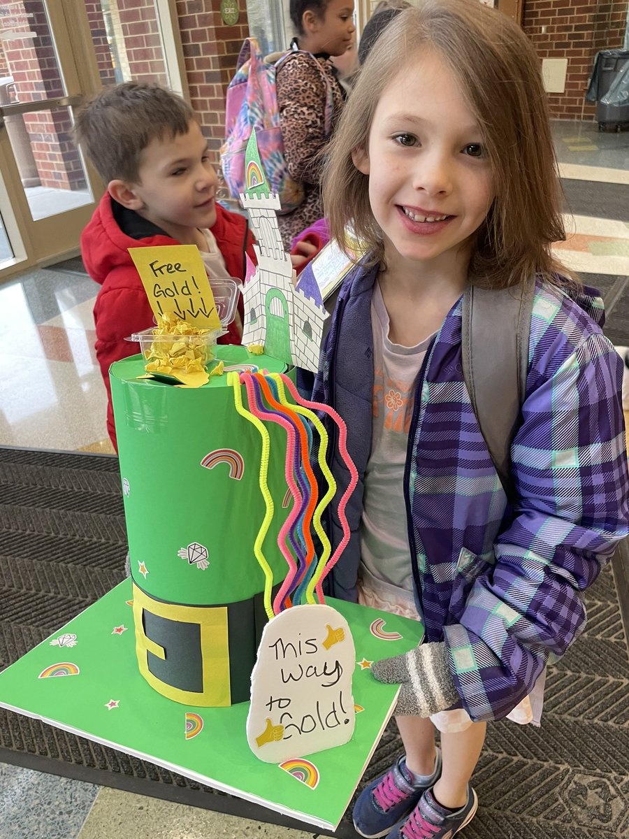 BWPrincipalHCSD's tweet photo. Curious to see if this leprechaun trap works tonight and they find a leprechaun in it in the morning! 🌈🍀 #FamilyProjects #OurKidsAreSoCreative https://t.co/qDq0Sv63qk