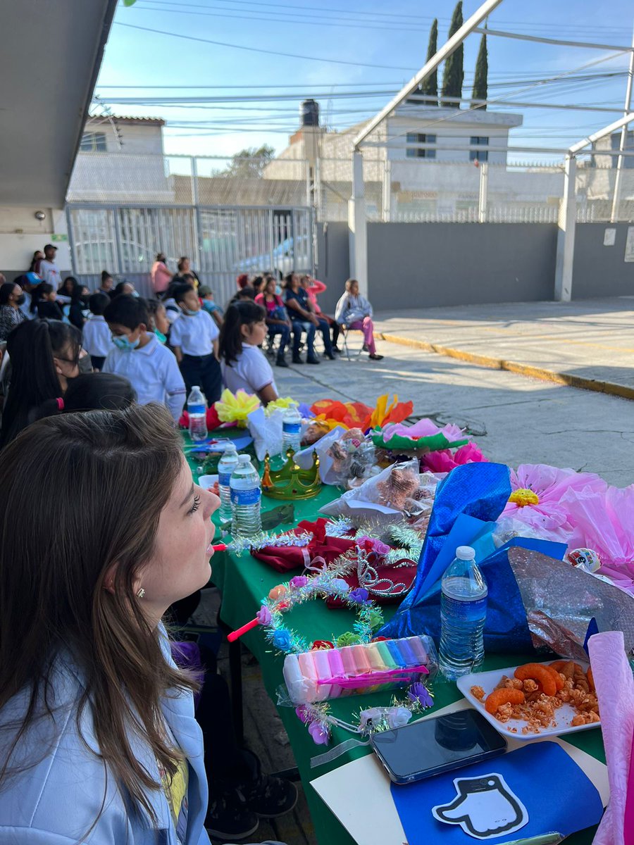 MujeresUnidasGL's tweet photo. Hoy como asociación repartimos unos obsequios a las y los pequeños y nos encantó verlos felices 😍🥰.
¡Sigamos #GenerandoLazos! https://t.co/qHCLzVHbQA