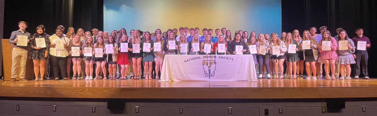 PlatteCountyNHS's tweet photo. We inducted 71 new members into NHS last night! Congrats to all of these students! 

Also, big "thank you" goes to our older members and officers for putting on a beautiful ceremony and helping to host the reception afterwards! Your leadership explempifies our Pirate values! https://t.co/4gYgnccak4