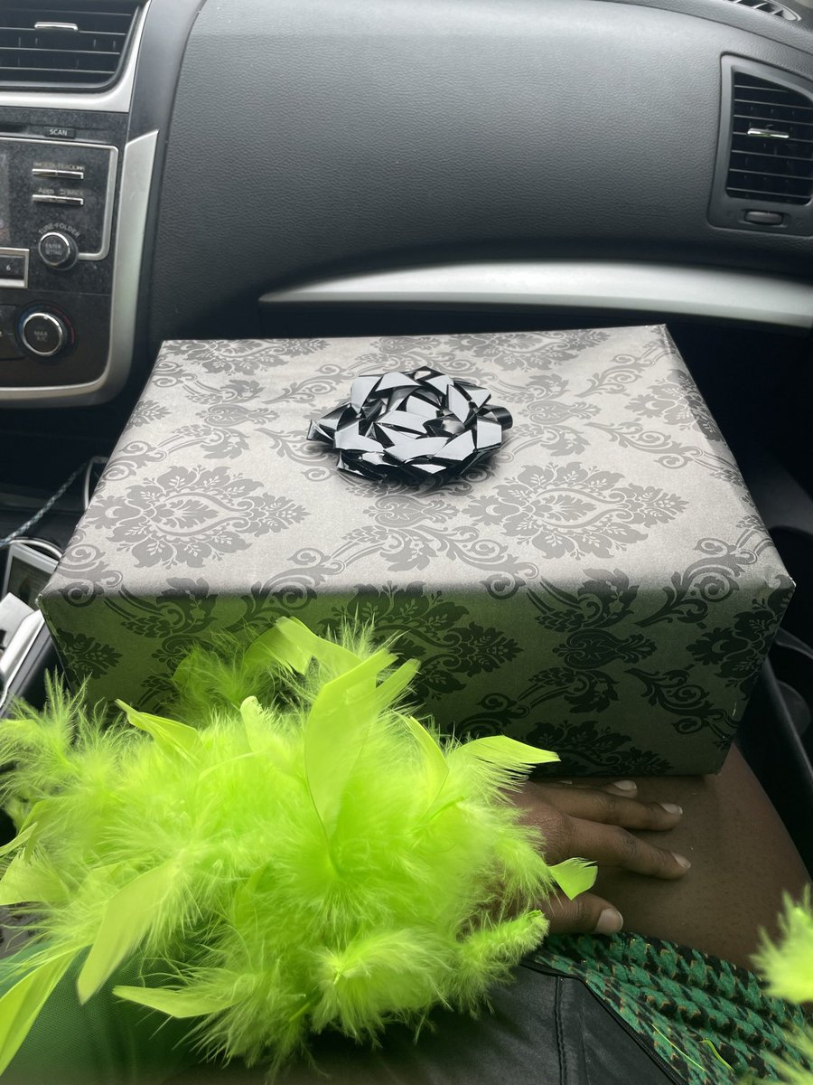 theyyenvy_tayy's tweet photo. Waayyyyy overdue 22nd Birthday dump!💚🥳 https://t.co/kMrSz9G3kP