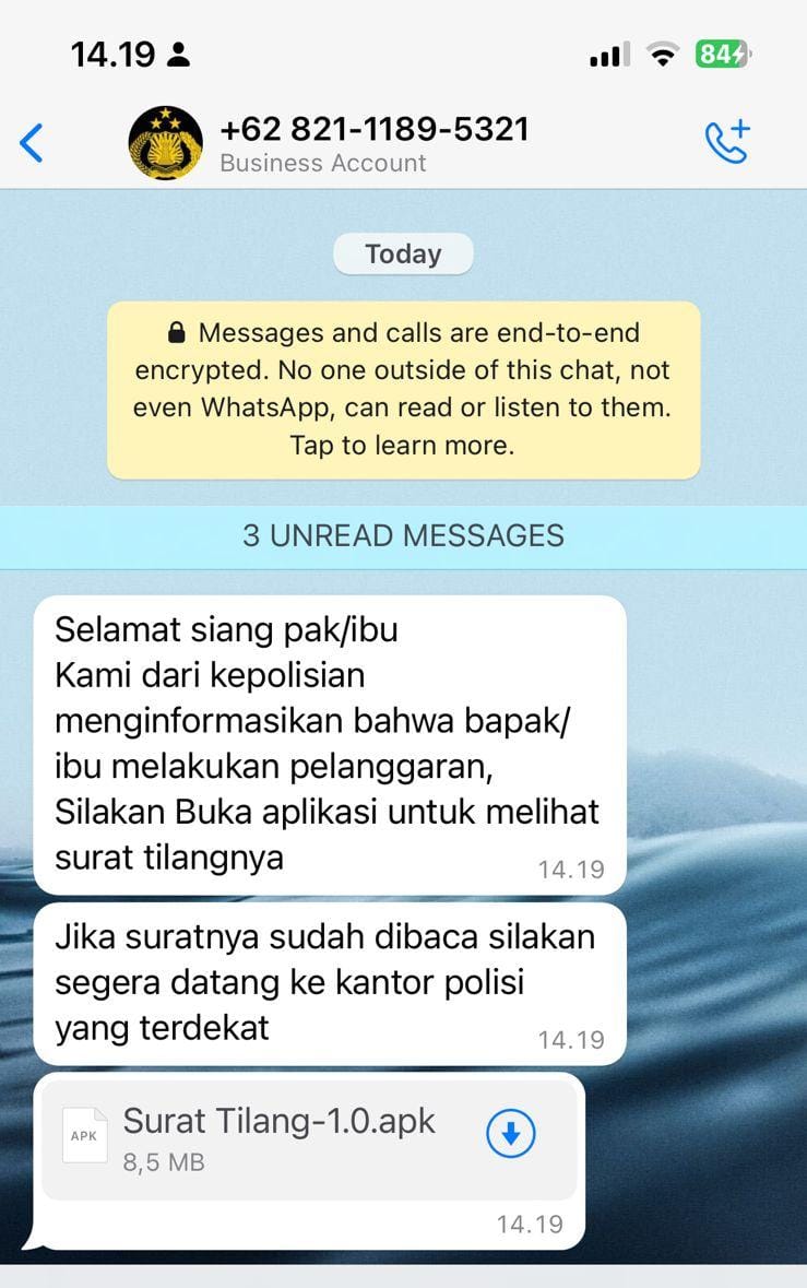 alvinlie21's tweet photo. Setelah modus undangan dan kurir kurang efektif, sekarang penjahat yg mau membajak HP kita pakai kemasan Pemberitahuan Pelanggaran LaLin/TiLang

Jangan dibuka kalau ada file APK.
Itu aplikasi utk menyadap HP utk menguras semua saldo yg terkoneksi dgn HP kita https://t.co/PEDYN21JqR