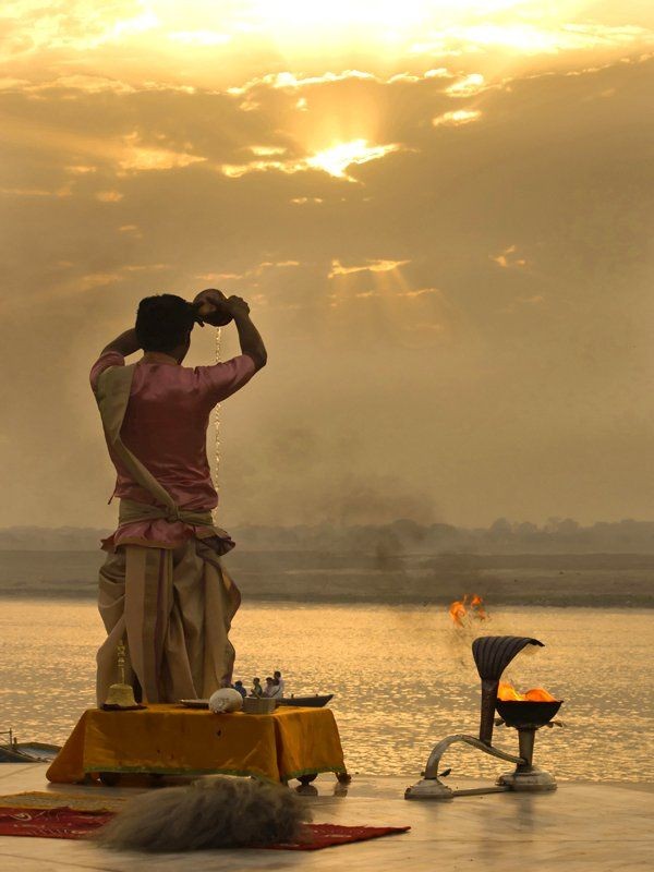 Note:
गंगा में सिर्फ़ अंजाने में किए हुए पाप ही धुलते हैं! 
#harhargange
#Ganga 🙏