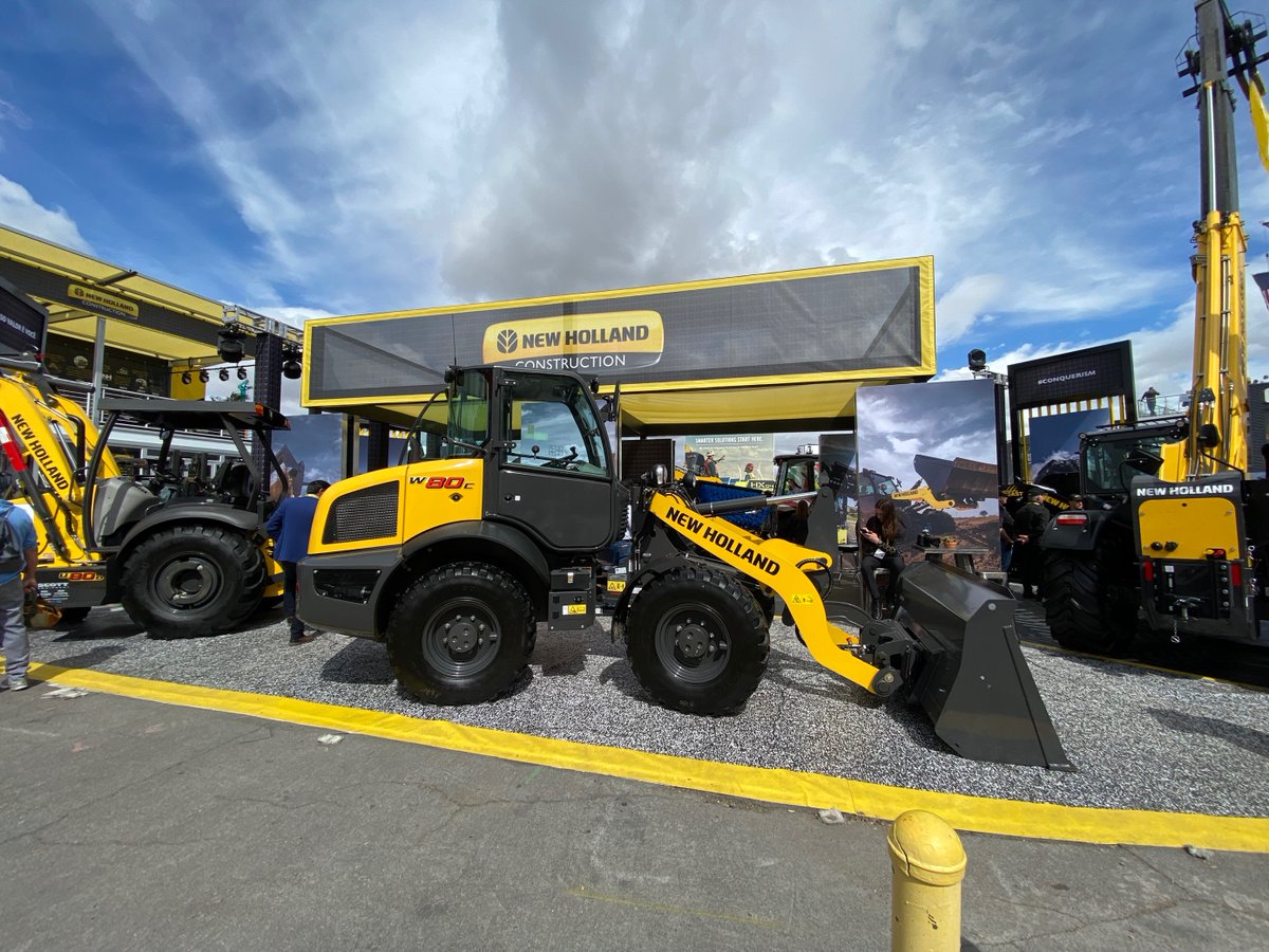 CNHIndustrial's tweet image. Our brand @NewhollandCE showing off to the world at @conexpoconagg in Las Vegas, Nevada, USA. 

#CNHIndustrial #BreakingNewGround #CONEXPO #conexpo2023 #conexponewholland