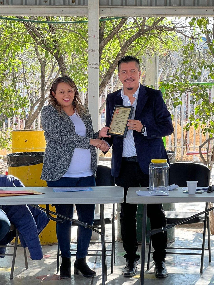 scsnte5's tweet photo. 📲 🗳️  Hoy en #Saltillo el Profr. @ivanskamilla, Secretario de Comunicación; por indicaciones del Profr. @EverardoPadron5, Secretario General de la #Sección5 del #SNTE; asistió para presidir las asambleas de cambio de directiva de https://t.co/qdSvVRbUq0