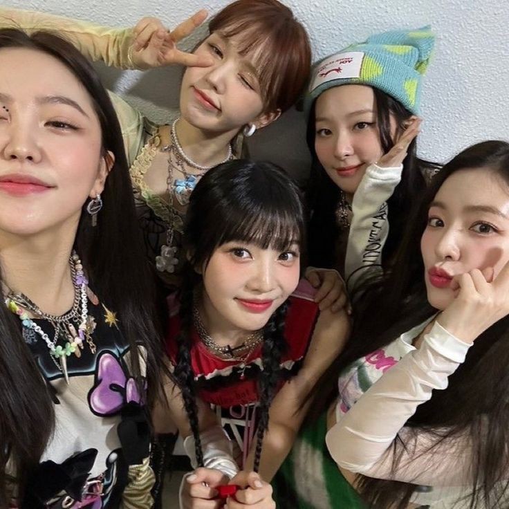 _imyourthv's tweet photo. #8yearswithredvelvet โค๏ธ๐๐๐๐
oito anos atrรกs conheci o meu porto seguro, minha moradia. sou eternamente grata por todos os sentimentos e momentos maravilhosos que vocรชs me proporcionaram, amarei vocรชs pra sempre! https://t.co/rnDJMEbTjv