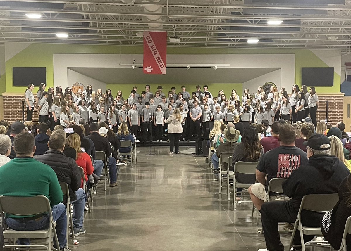 TSMSAD's tweet photo. What a way to end the evening!!  Congratulations @TroySouthMiddle 8th grade choir on an amazing concert!!   #TroySouth #proud2br3 #TitanStrong #TitanPride #TitanChoir https://t.co/dPBL21FXRc
