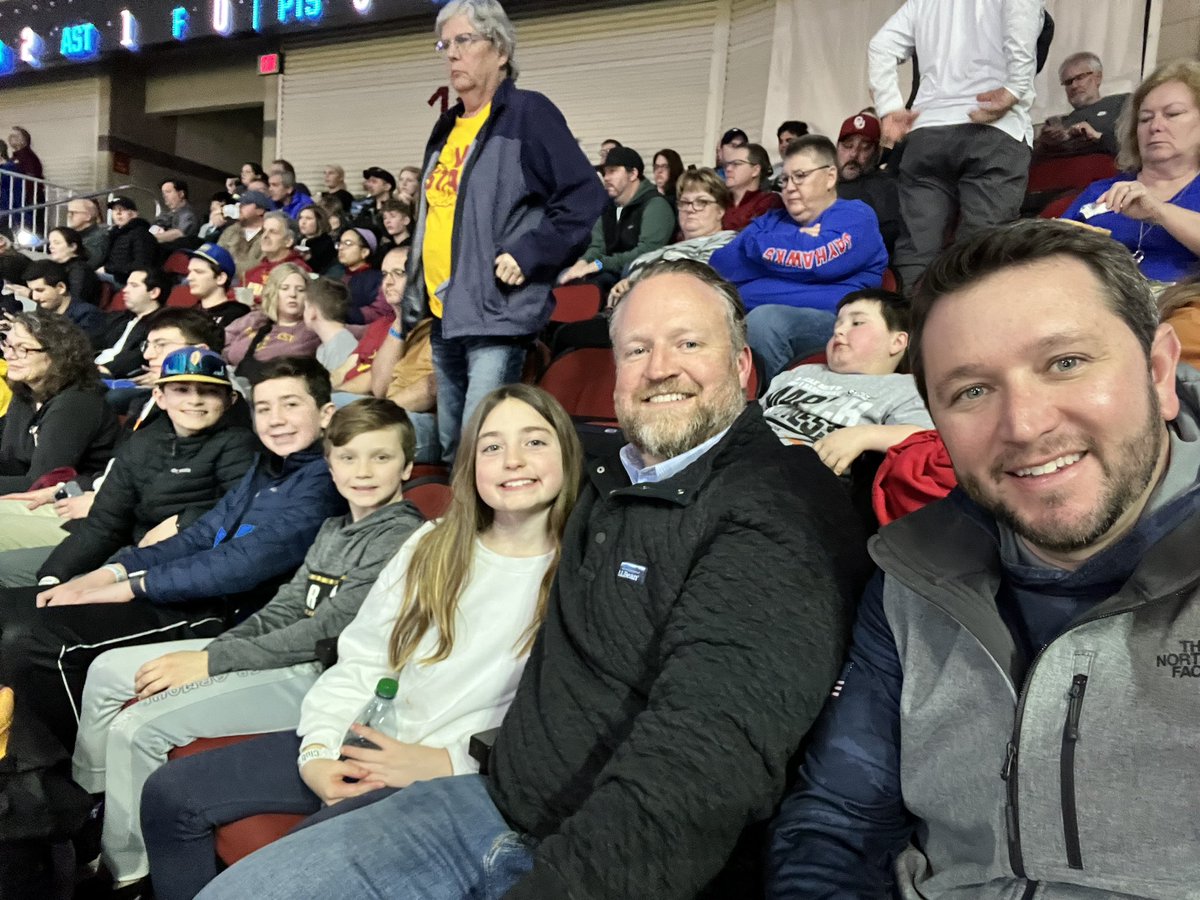 JRBDowning's tweet photo. March Madness tonight!  #DSMUSA #mmselfie https://t.co/Cojz6eQF5v