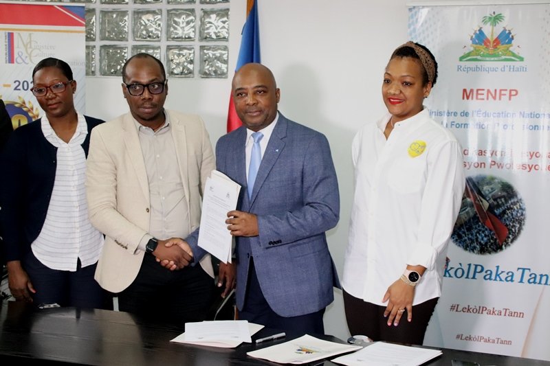 Haïti/Éducation/Soutien psychologique

« Aller à l'école est une chose, apprendre c’en est une autre. On ne peut pas apprendre sans être en condition nécessaire pour cela », déclare le ministre <a href="/nesmymanigat/">Nesmy Manigat</a>.

<a href="/MENFP_Education/">MENFP Education Haiti</a>
<a href="/psyhaiti/">AHPsy</a>

Lisez l'article 👇
m.facebook.com/story.php?stor