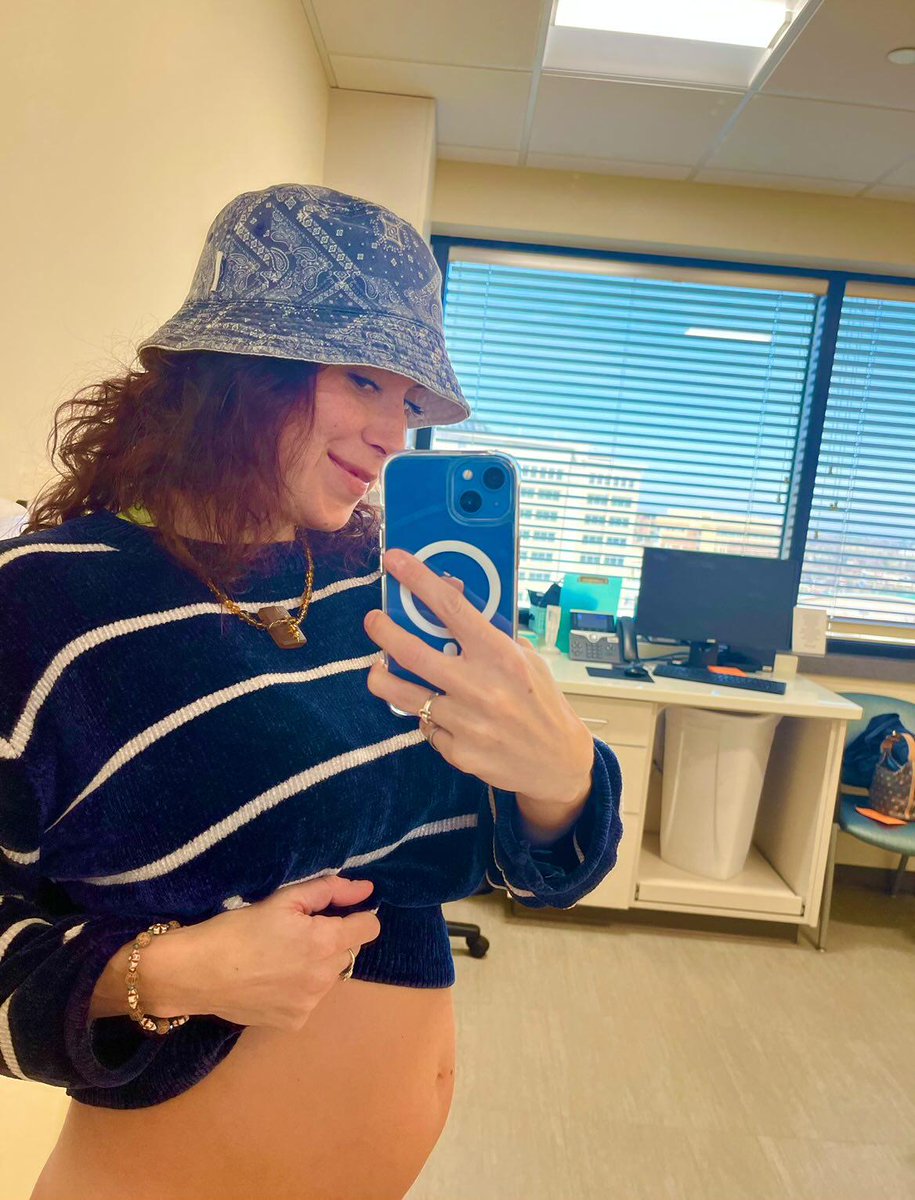 RawRae143's tweet photo. 18 weeks and twinning! Like, comment, or retweet if you like baby bumps! https://t.co/yIebT2NBFr