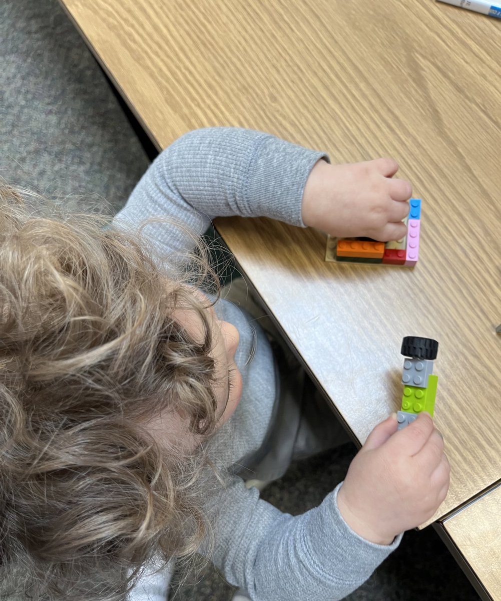 MrsSarahSims's tweet photo. Visited @KawarthaLibrary today for some balloon magic! Although we left empty handed, because it was crazy busy, we still had a great time! Glad to see events like this getting such a good turn out 🎈🦄 https://t.co/GEDG4R7hO3