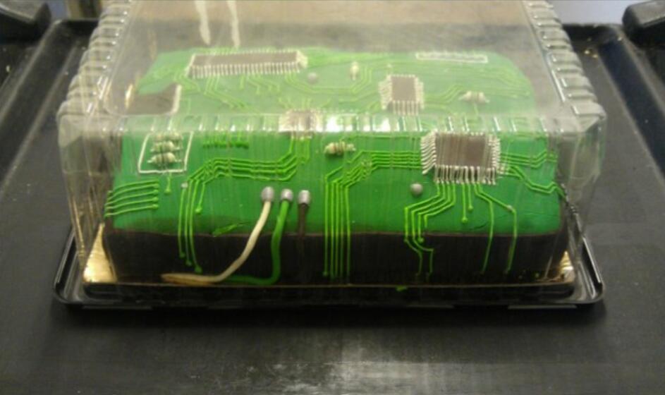 Tammy33855440's tweet image. PCB theme cake🍰, wish you a sweet day #ElecrowPCB ☺☺❤