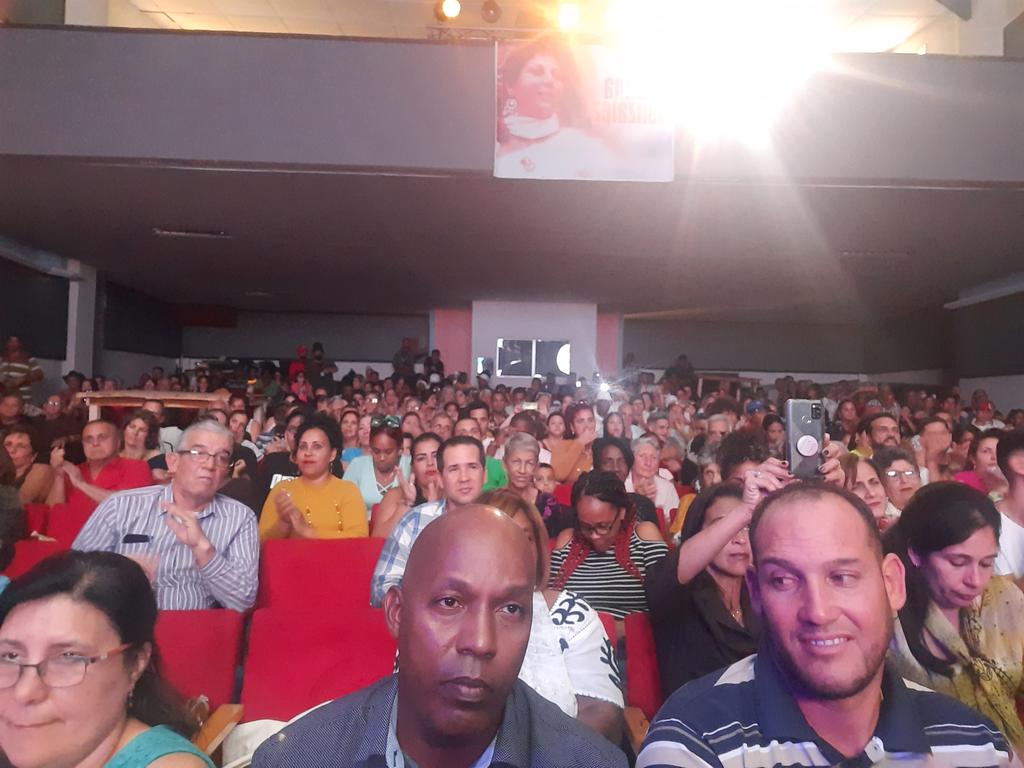 BYuniaky's tweet photo. Hermoso homenaje a Celina Gonzalezen su 95 cumpleaños  se le realizó en #Mayabeque, con la presencia del Vice Presidente Salvador Valdes M. Gracias a nuestra música campesina y a sus máximos exponentes en la provincia.
#MejorEsPosible https://t.co/OejFqlBP3g