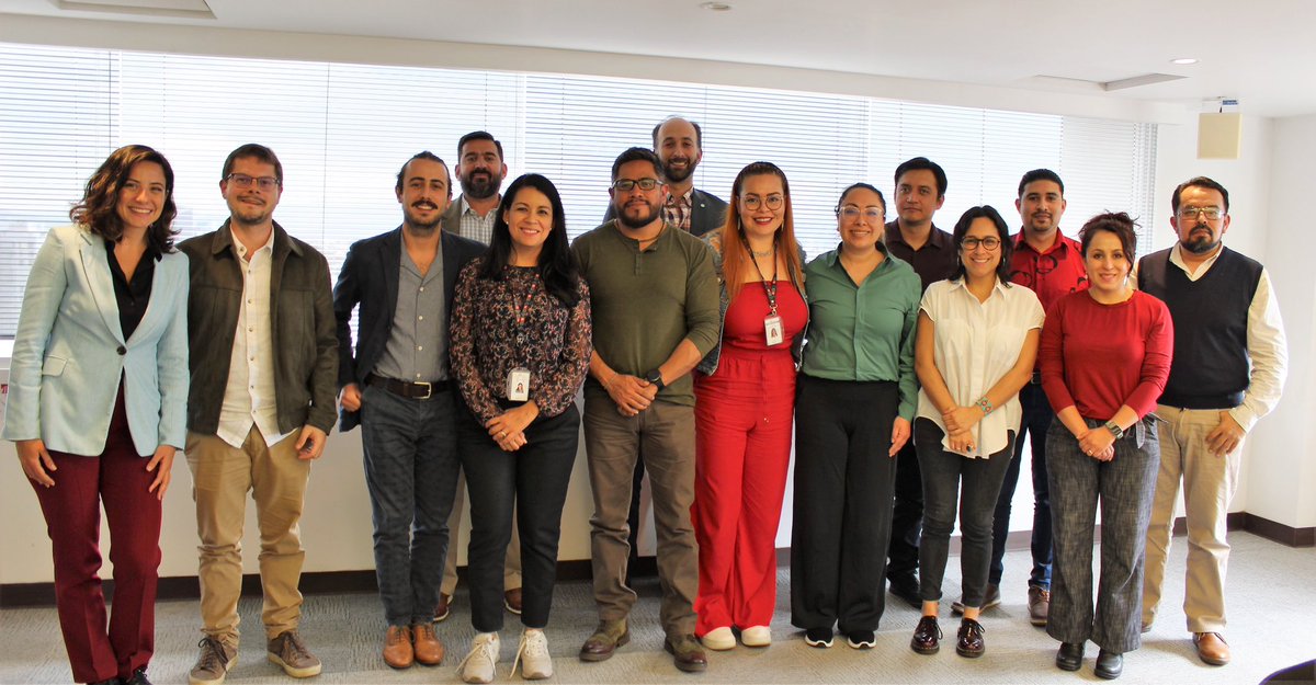 RosarioCastroE's tweet photo. Un gusto para @MetrobusCDMX recibir a @TheICCT_Latam, @gggimex, @c40cities, @WRI_Ciudades y @WRIMexico y trabajar en el objetivo de transitar paulatinamente hacia la #electromovilidad ⚡️

La Ciudad de México es y será ejemplo de transporte limpio en América Latina y el mundo. 🌎 https://t.co/Vy7kT371Au