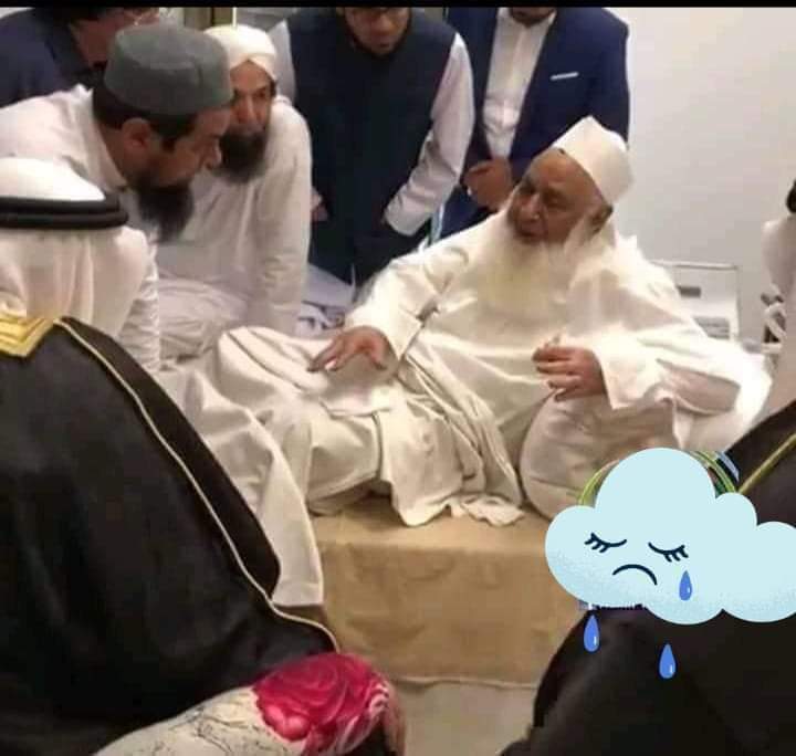 عجیب درد بھری بات مولانا جمشید صاحبؒ نے بتائی کہ
ایک مرتبہ حاجی عبد الوہاب صاحبؒ کرسی پہ افسردہ بیٹھے تھے اور ایک کاغذ ہاتھ میں تھا، میں نے ہمت کر کے پوچھا آپ اداس ہیں تو حاجی صاحبؒ نے فرمایا:جمشید (مولانا جمشید) مجھے ماں بہت یاد آتی ہے مجھ سے کہا کرتی تھی عبدالوھاب گھر کب آو گے.