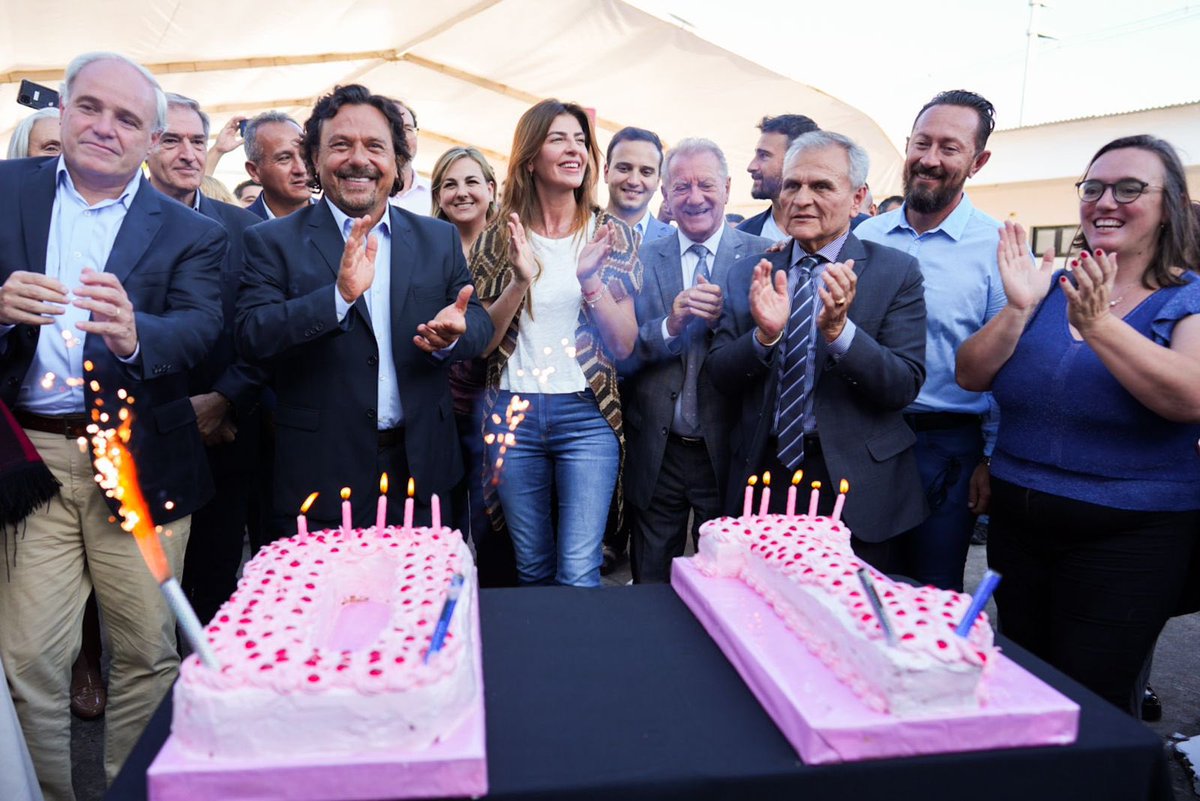 RomeroBettina's tweet photo. Más y mejor educación para el trabajo 🙌🏼♥️🖤

Con mucha alegría firmé con el gobernador @GustavoSaenzOK un convenio que impulsa la calidad educativa de la Escuela de Artes y Oficio Municipal. 
📌A partir de ahora los certificados que se otorgan tendrán validez provincial. https://t.co/HYFZWtHGL6