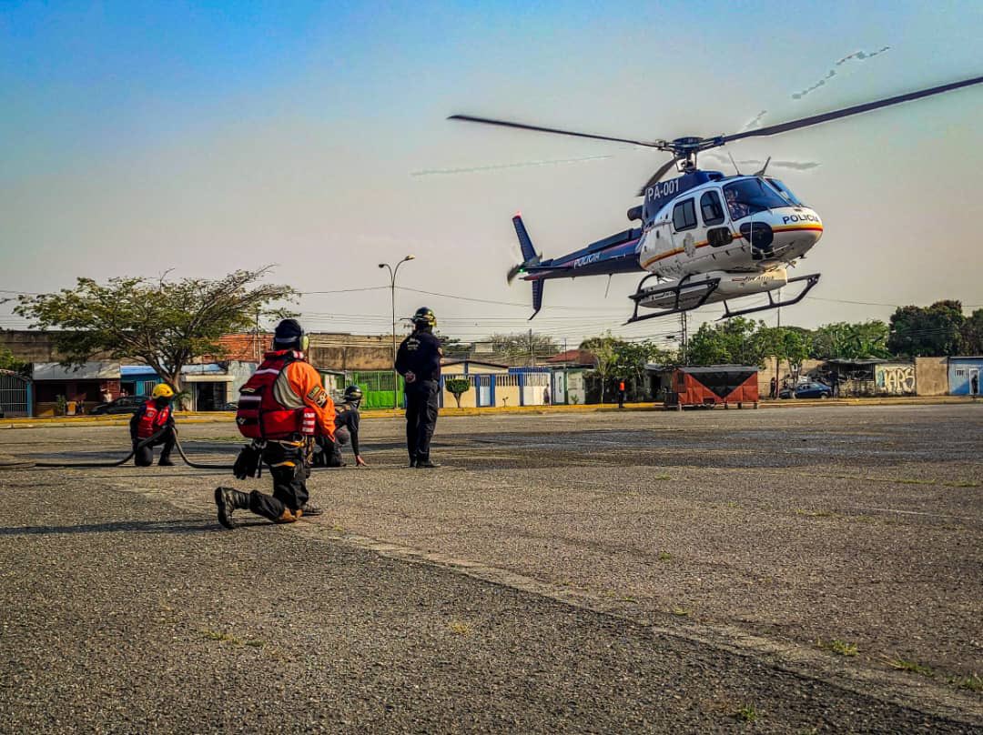 SAAGBA1's tweet image. #16Mar Por instrucciones de nuestra gobernadora @Soykarinacarpio Se activo la Operación Llovizna para el Combate de Incendios en la Fila de Mata Seca. @AirbusHeli @Airbus #Fireattack #h125b3e #as350be3