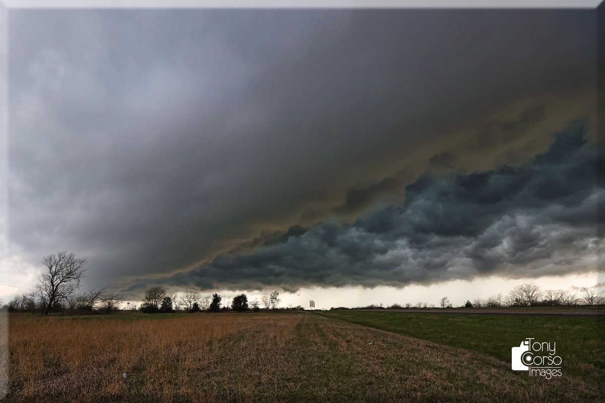 TonyCorsoImages's tweet photo. Storm cloud action on Hw. 82 between Sherman and Honey Grove made for some cool pics @TxStormChasers @wfaaweather @weatherchannel https://t.co/gBkLaKO0wH