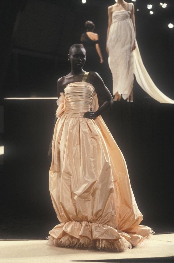 lunardeiity's tweet photo. alek wek for chanel haute couture spring 2000 https://t.co/Qt9Qu9iiBU