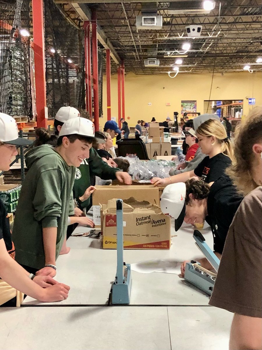 Another successful night at Harvesters with KCI Rotary! <a href="/MicDupKCsports/">MAC on the MIC 🎤 🎧🎚🎶🏀🏈⚾️🏐🥎⚽️</a> <a href="/Piratebaseball/">PC Baseball</a> <a href="/PCHSHalls/">PCHS Halls</a> #pcr3proud #serveoverself