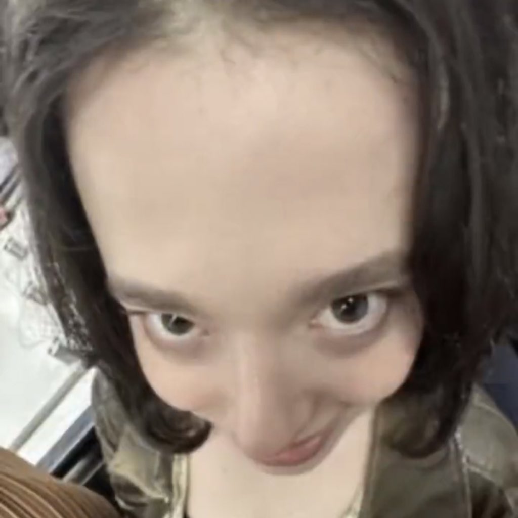 pensando aqui qria muito entender qual o impacto que o ethan causou em vcs…. pra mim ele consegue ser pior que o richie e olha que o richie ainda tem mais tempo de tela e o ethan só faz caras e bocas