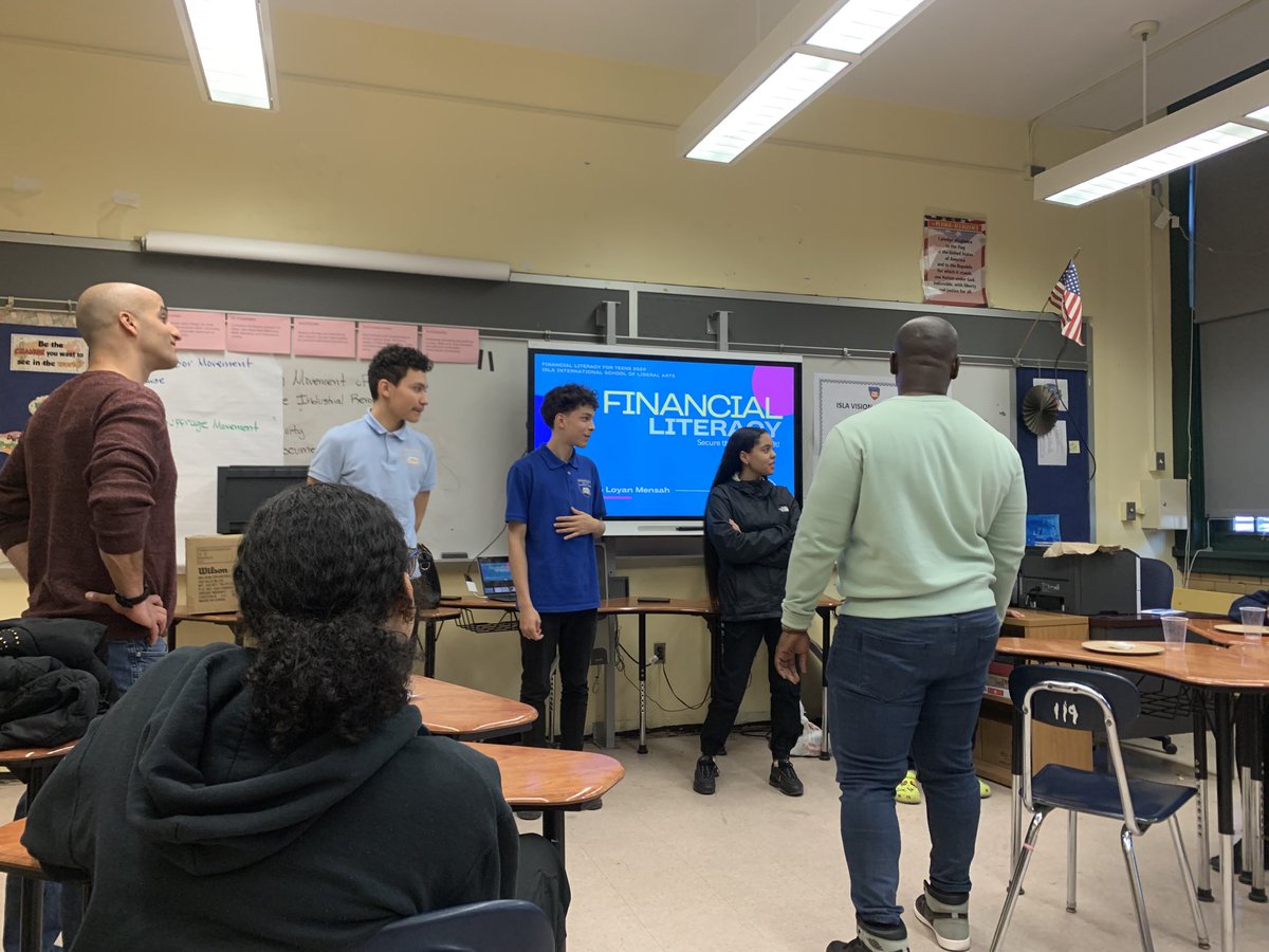 10x342's tweet photo. ✅Day 1: Financial Literacy Club 💸💵💰🤑#GetSmartAboutMoney https://t.co/7ifQzo3vEX