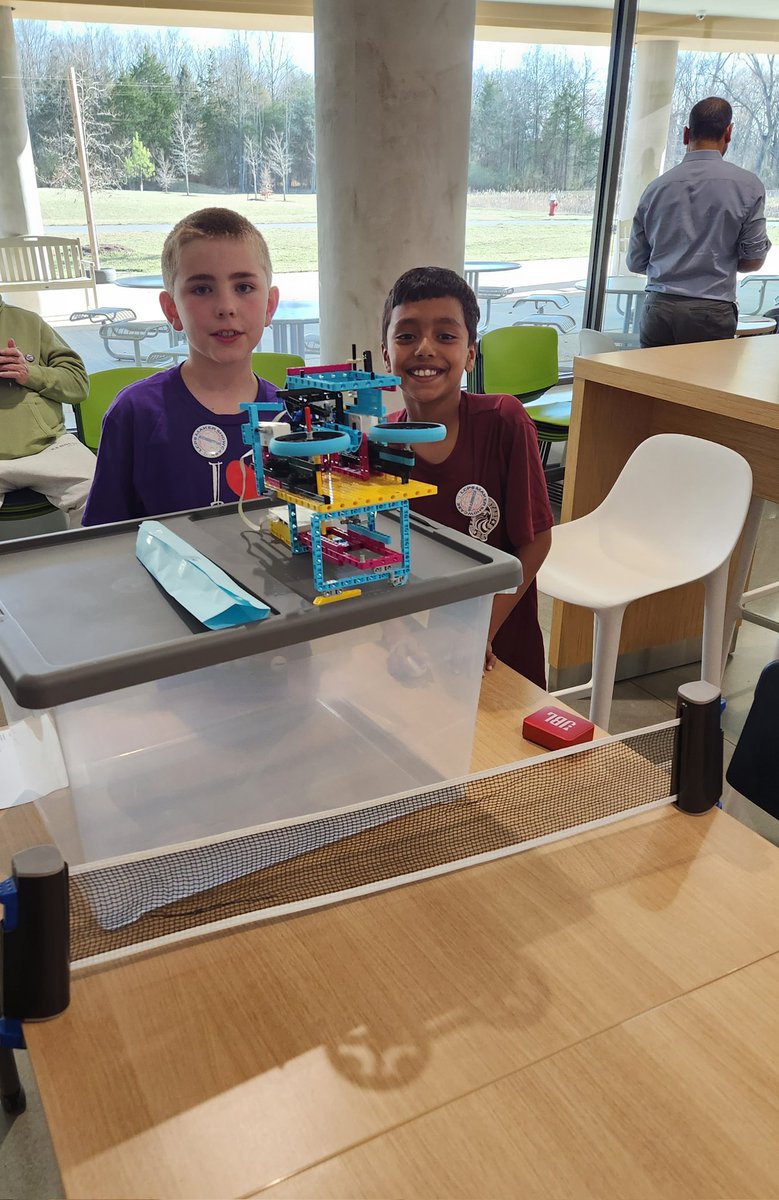 HillsideLCPS's tweet photo. Congrats to all of our Hawks on their great presentations this evening! #lcpsmakershowcase https://t.co/gQNkMTYxQ4