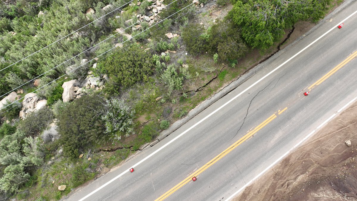 CaltransDist7's tweet image. *State Route 33*
There is new &quot;slip out&quot; damage to SR-33, south of the long-term closure from storm damage. The roadway slope is giving way at post mile 14.35. There is one-way traffic control in effect using the northbound lane only until further notice.