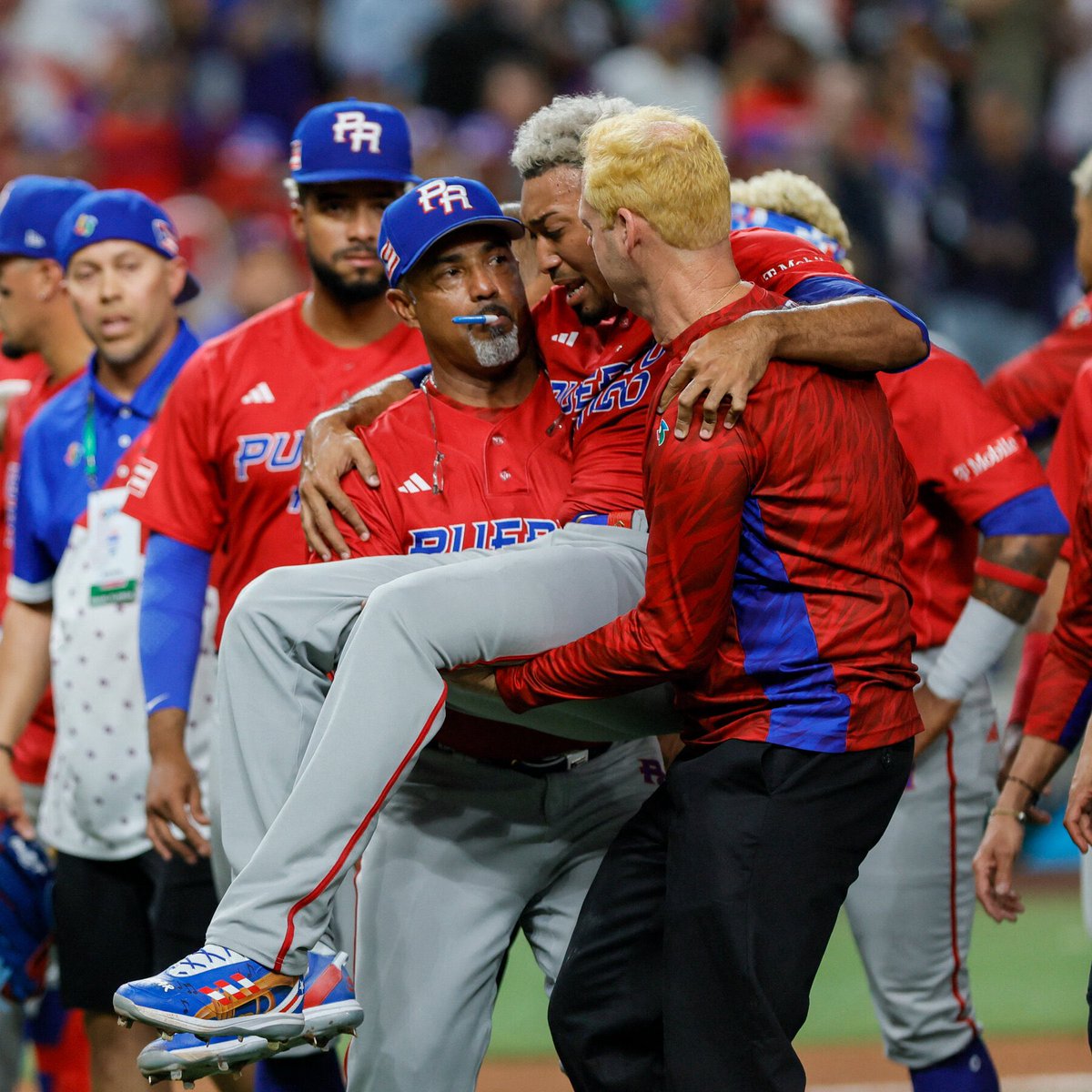 jnunezf7's tweet photo. Edwin Diaz se lesionó mientras celebraba la victoria de Puerto Rico sobre la República Dominicana en el World Baseball Classic.  

Aquí le dejo mis pensamientos sobre la lesión: https://t.co/otlWT8cf5Q