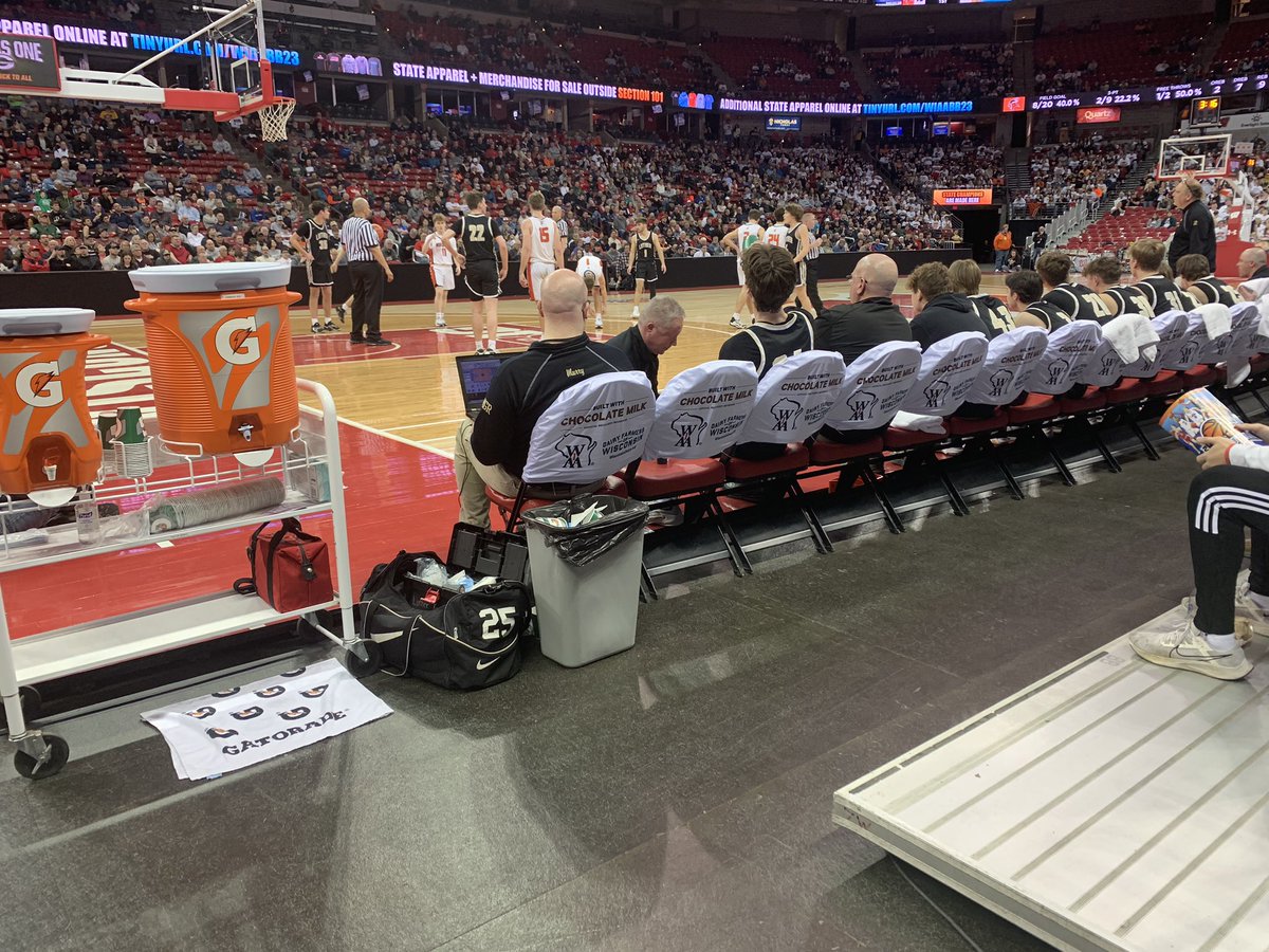 phofmeister's tweet photo. @Craigh40 I made it to the front row!! @jordansnc @jamadden1968 @dill_miller #StateHoops https://t.co/Ze1VURk6KB