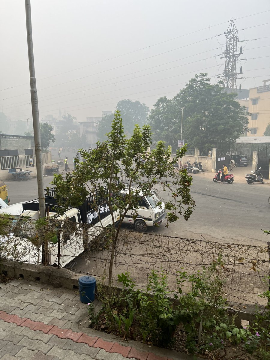 Woke up to this 

#Ahmedabad #FoggyMorning