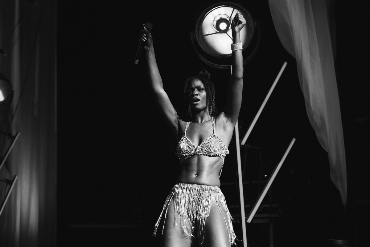 shotbyspecs's tweet photo. Ari Lennox | Detroit, MI @AriLennox https://t.co/bbibUjAlWz
