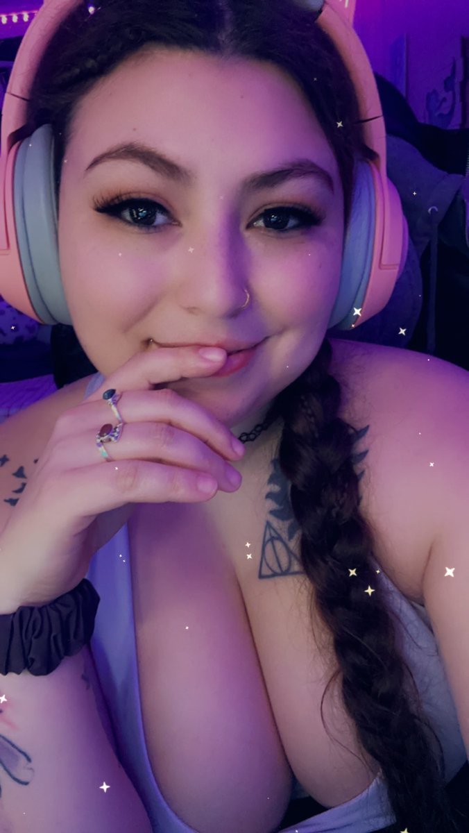 SalemMoon69's tweet photo. Come join the the stream tonight for a life update 💜
https://t.co/hybXGGDPWP https://t.co/CsWj3FQEXm