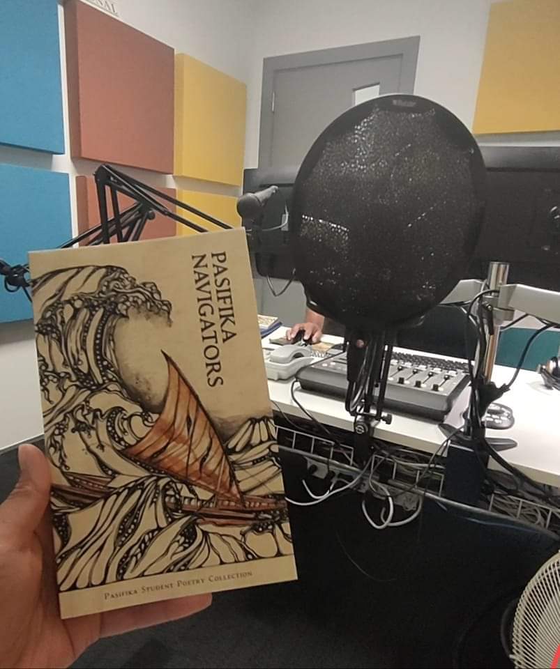 DahliaMalaeulu's tweet photo. Last media interview #Done๐๐พ๐๐ #LabourOfBookLove #BeyondGrateful #RadioNZ #MaoriTV #SamoanObserver #CoconetTV #TePouMuramura #BookReviewers #AWF #TheSapling #Librarians #Teachers #Tamaiti #Time2Celebrate #4Days2Go #PasifikaNavigatorsSauni #MilasBooks https://t.co/x2bNccp6zn