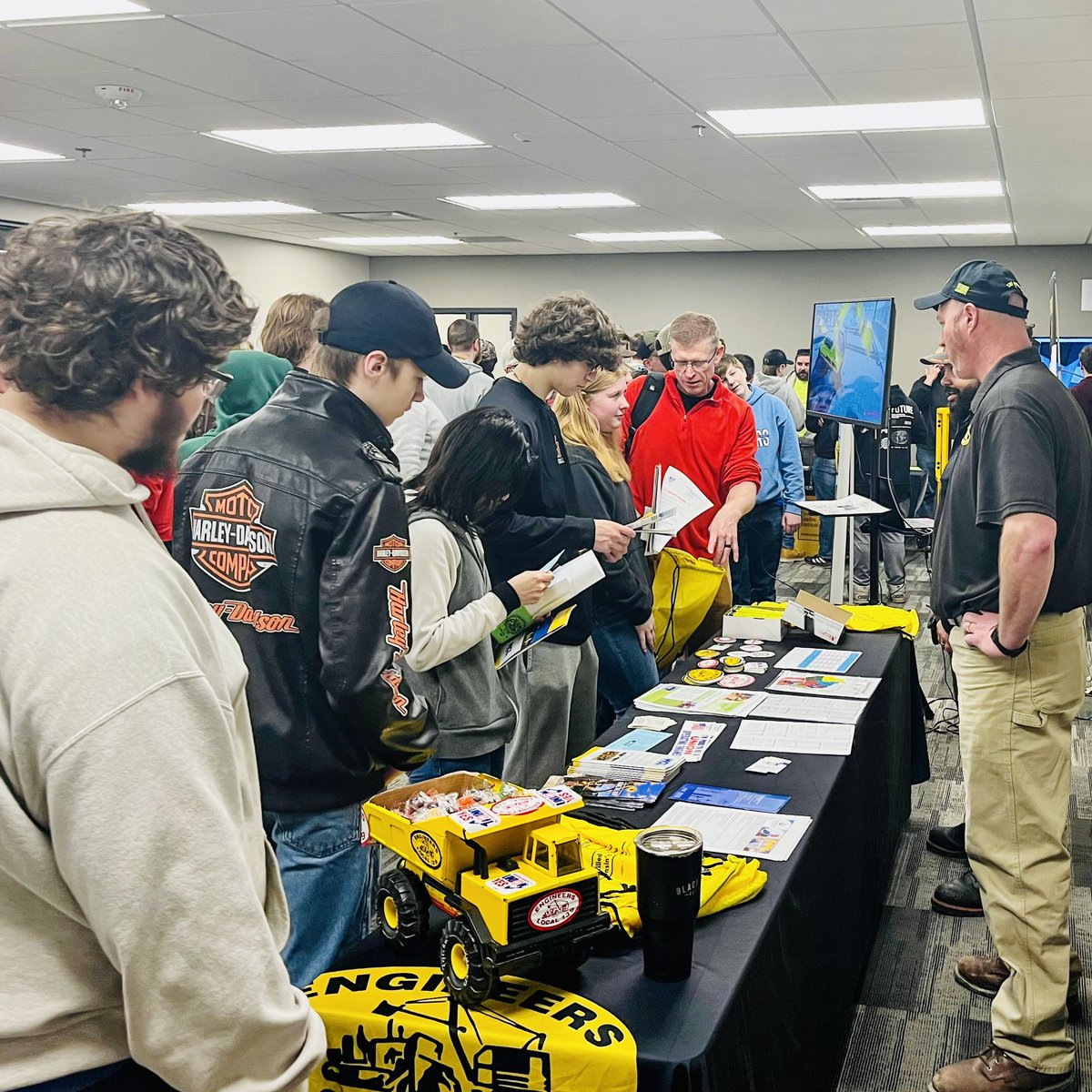 IUOELocal139's tweet photo. Careers in Construction event in Sun Prairie! Organizer Chris Feldmann, Business Agents Jeremy Allen, and Mike Cox were busy recruiting students interested in the high-demand career path of an Operating Engineer. #careersinthetrades #nextGenerarion #OperatingEngineers https://t.co/6nvaDunHSj