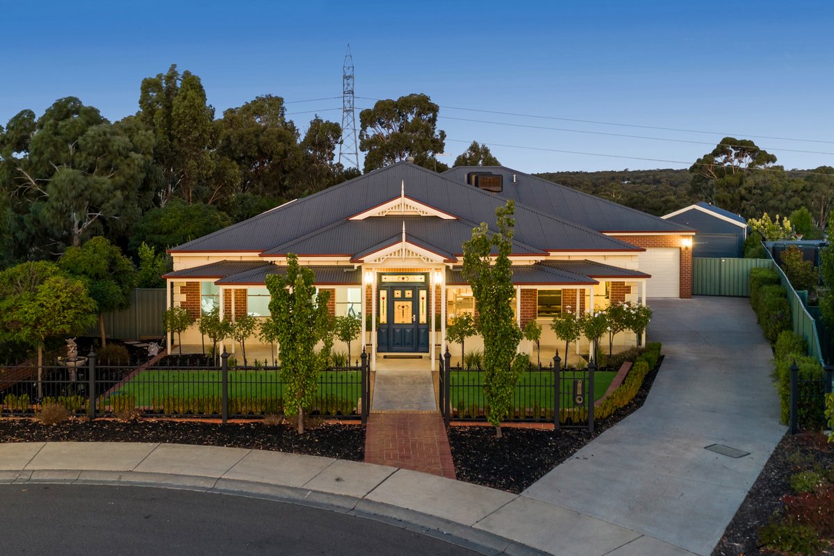 top_snap's tweet photo. Perched at the top of a quiet court is this unique, craftsman designed, and built family dream home
.
.
📷 Top Snap Central Victoria
#topsnap #photography #realestate #realestatephotography #marketing #drone #familyhome #maidengully #bendigo #centralvictoria #vic https://t.co/mvk0oz8HrJ